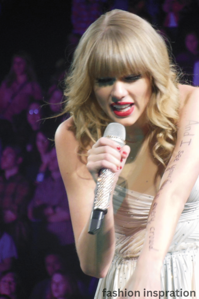 Taylor Swift Without Make Up on Social Media