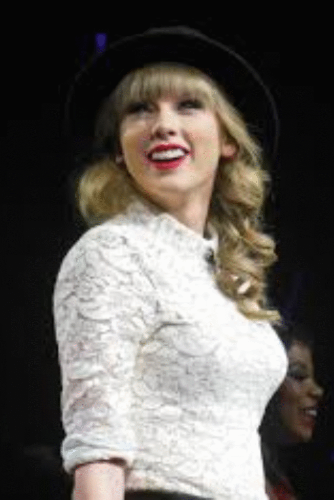 Taylor Swift Without Make Up: A Closer Look at Her Natural Beauty 1 Taylor Swift Without Make Up in Everyday Life